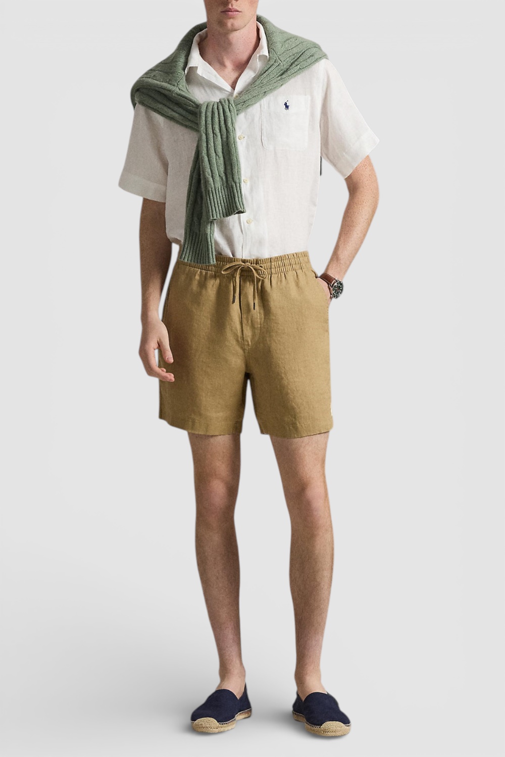 תמונת כל הלוק של מכנסיים קצרים